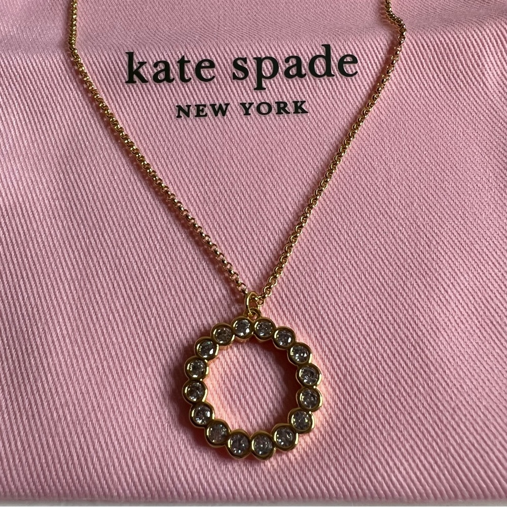 🆕 Kate Spade full circle mini pendant necklace - Picture 2 of 5